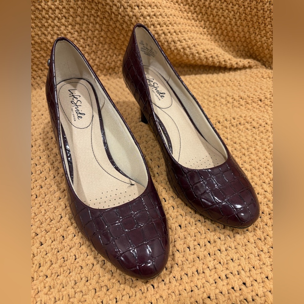 Life Stride Wine Croc-Embossed Kitten Heel Pumps